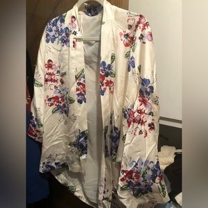 Violet + Claire Silky Polyester Kimono Jacket - 660 $30 or $25 w/offer